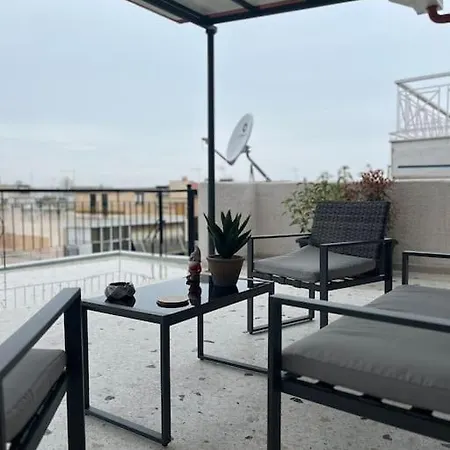 Roof 5' Apartment